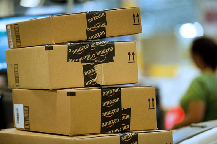 amazon-returns-pile-of-boxes